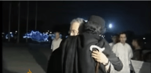 XIV 5 - Abdelbaset Ali Mohmed Al Megrahi et Muammar El Gaddhafi, heureux de se retrouver (cd'é FP)