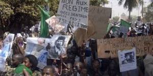 XXXVII 1 - Non aux régimes occidentaux. Abats Sarkozy, Obama. Vive Kadhafi. C'était pourtant clair