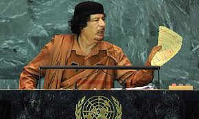 III 7. Muammar Gaddhafi parlant de la Charte de l'ONU à l'ONU, 23 septembre 2009