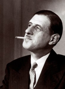 charles-de-gaulle-fume